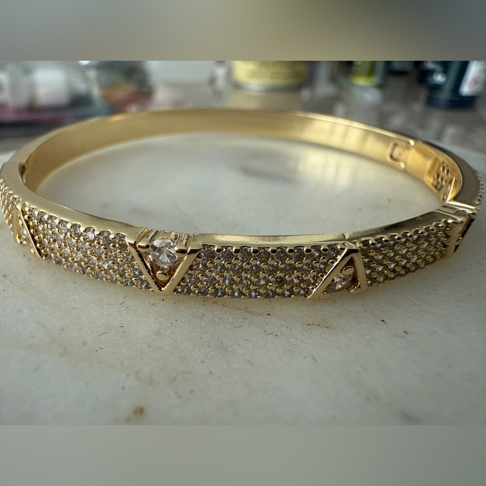 Elegant Gold Bangle Bracelet